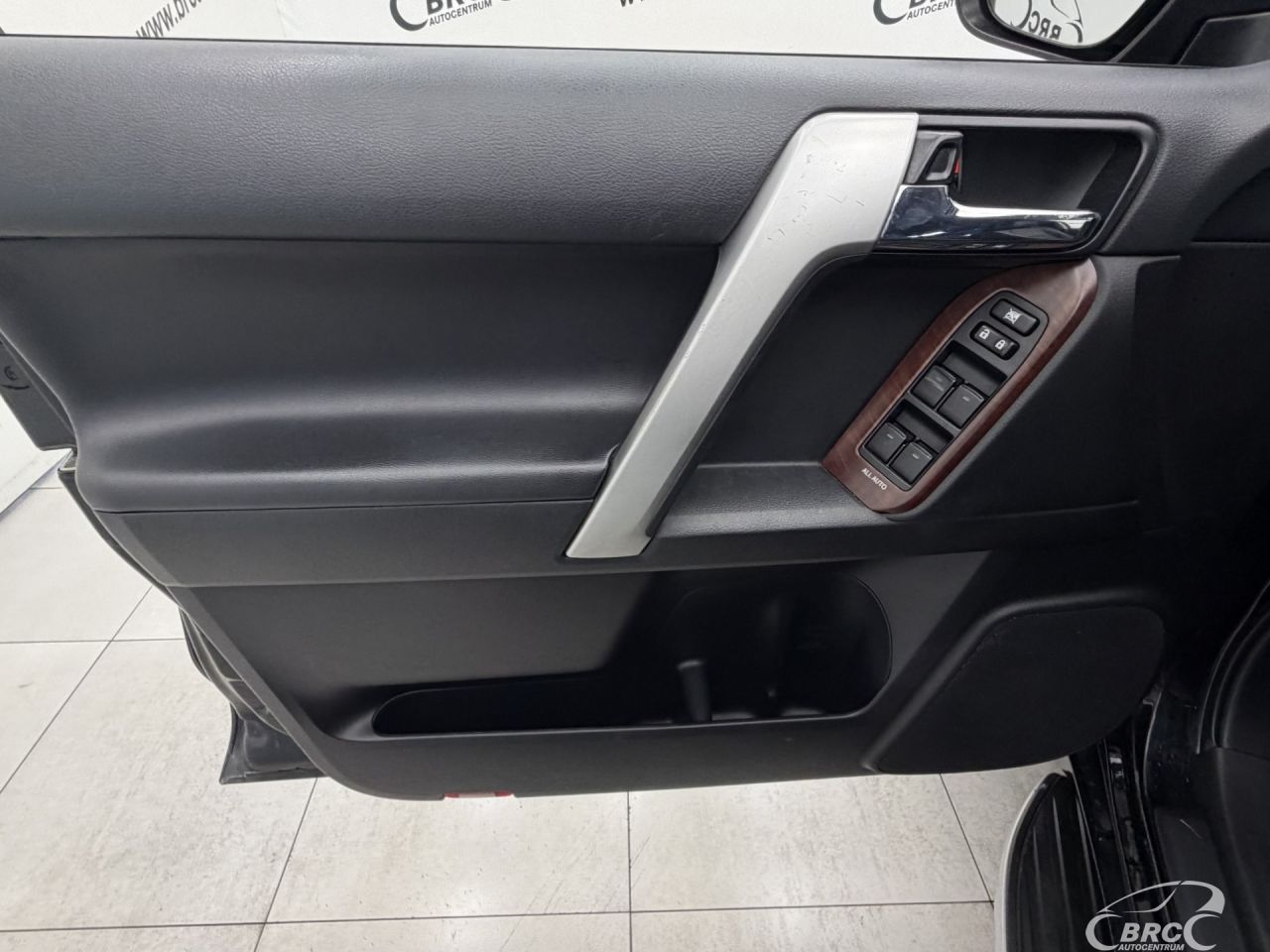 Toyota Land Cruiser | 19