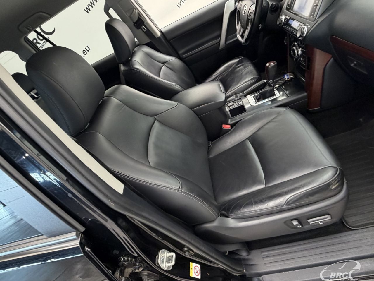 Toyota Land Cruiser | 4