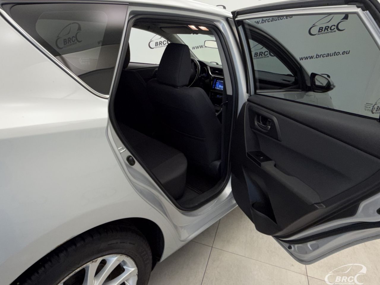 Toyota Auris | 11