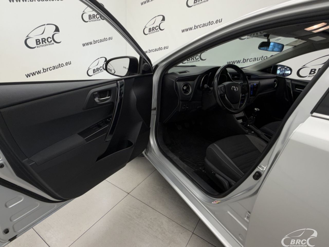 Toyota Auris | 17