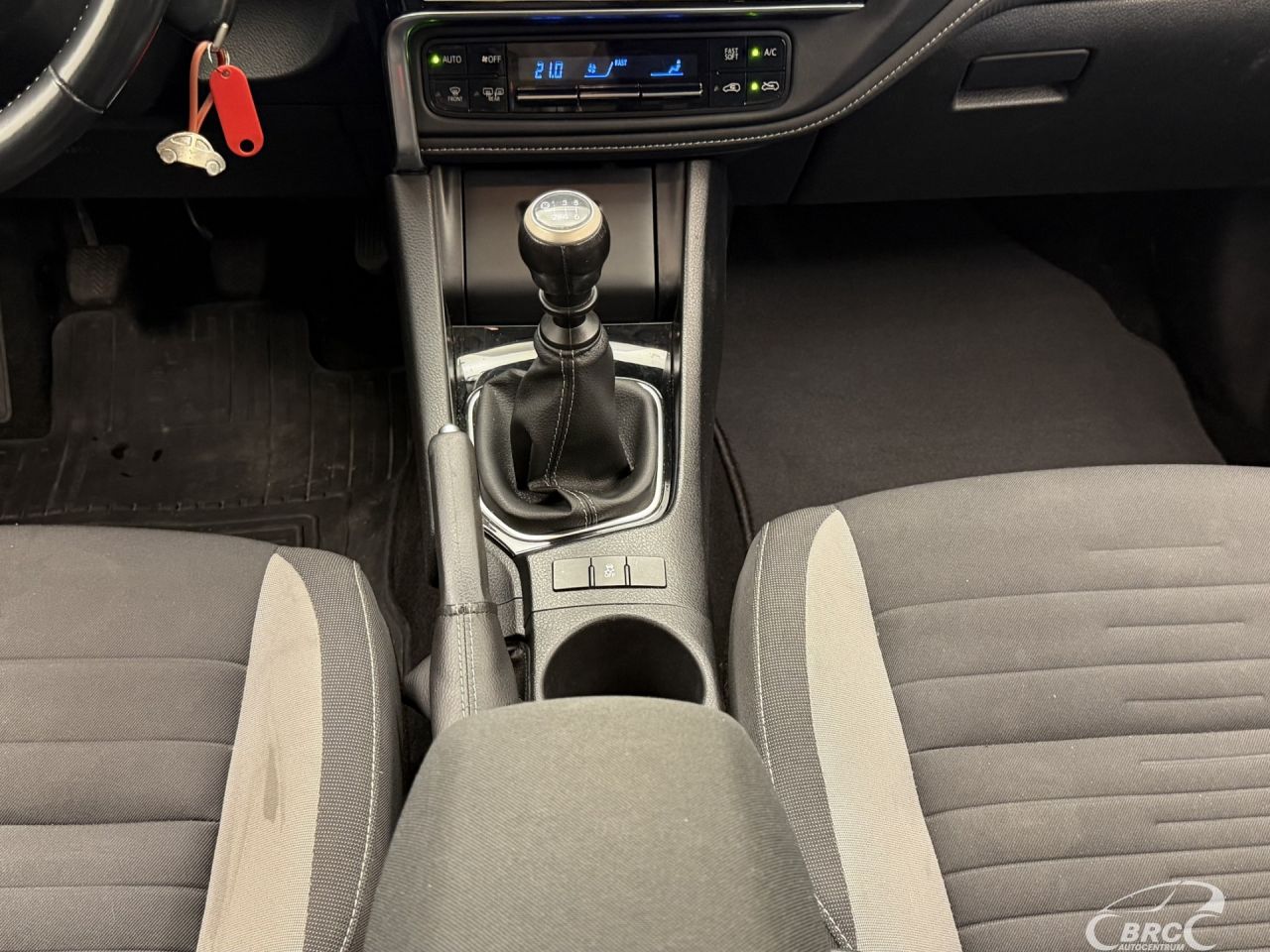 Toyota Auris | 16