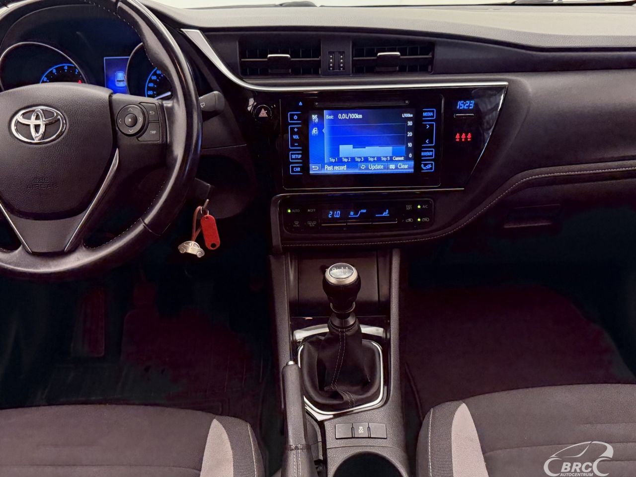 Toyota Auris | 12