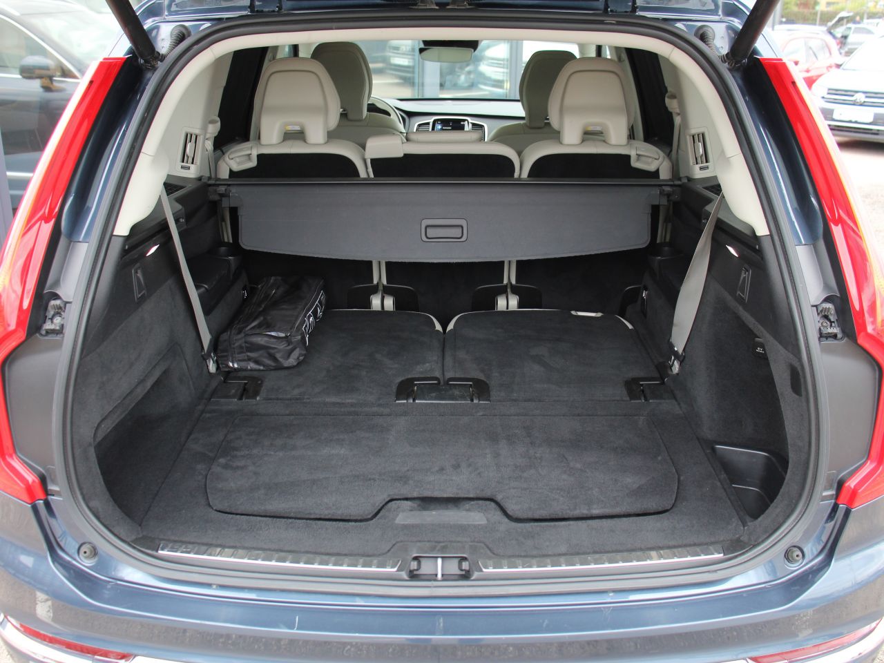 Volvo XC90 | 22