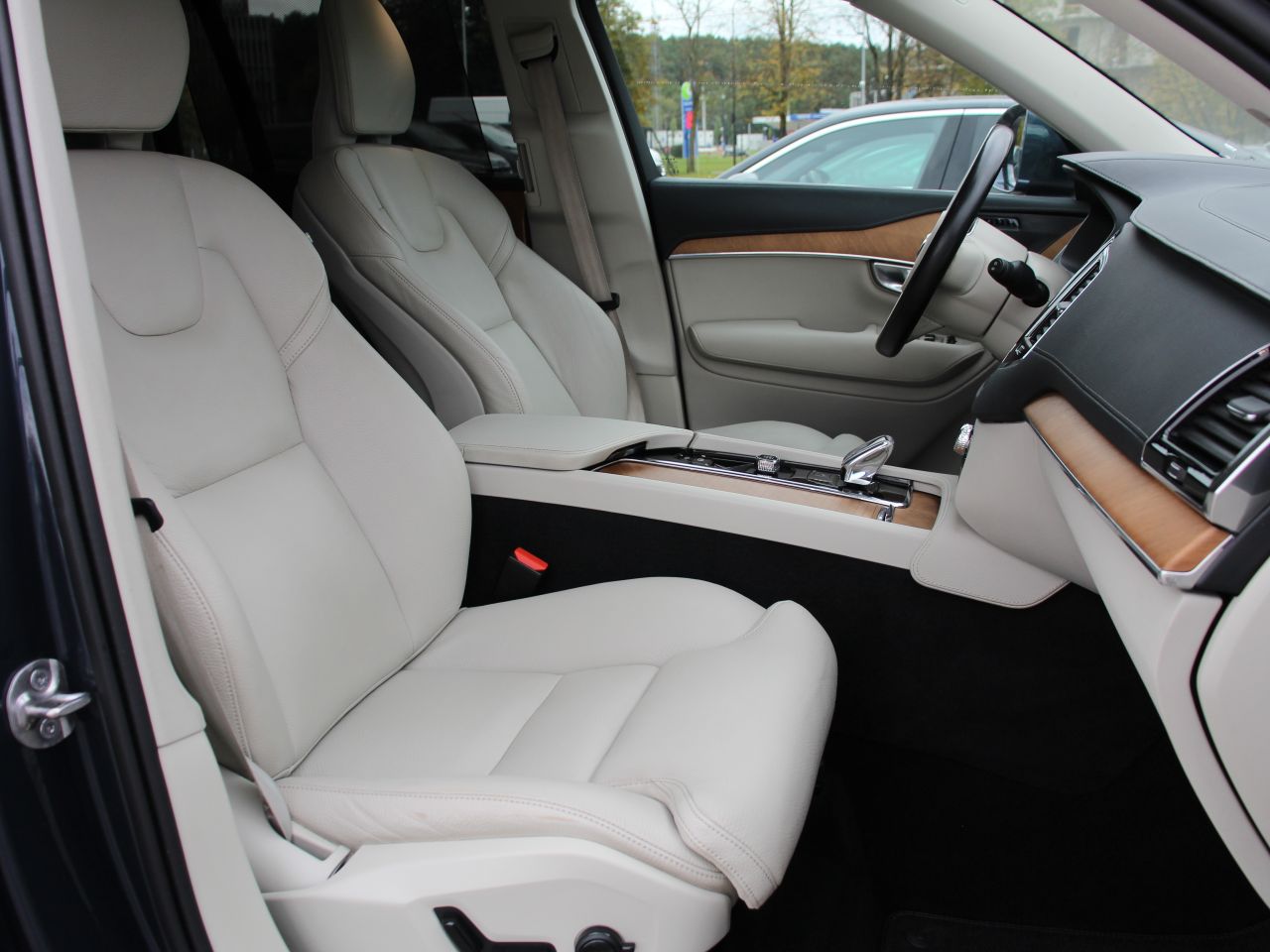 Volvo XC90 | 14