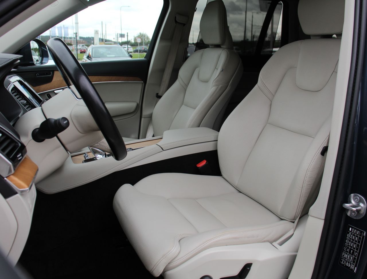 Volvo XC90 | 13