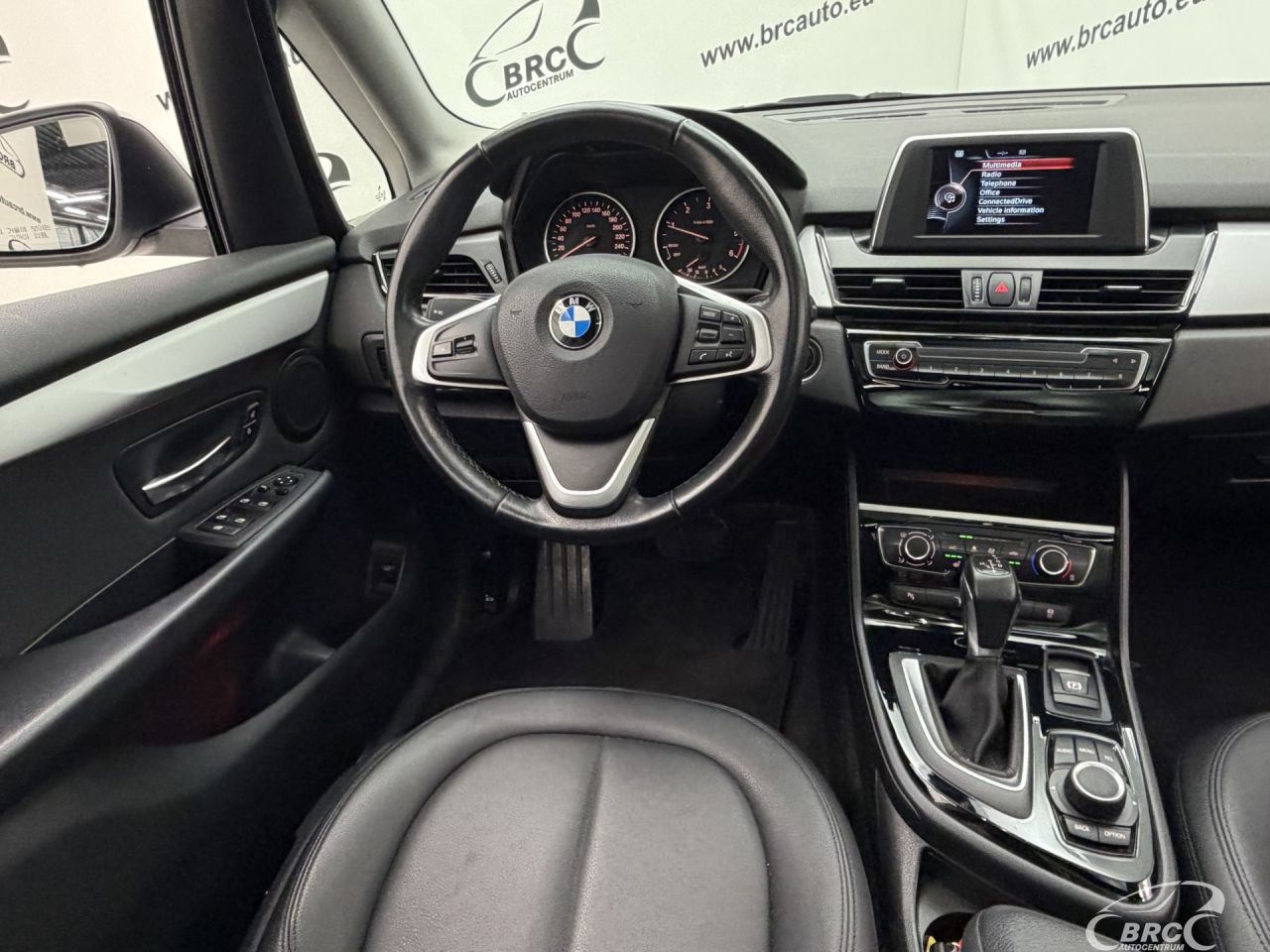 BMW 218 | 12