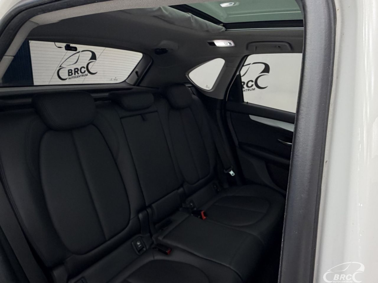 BMW 218 | 10