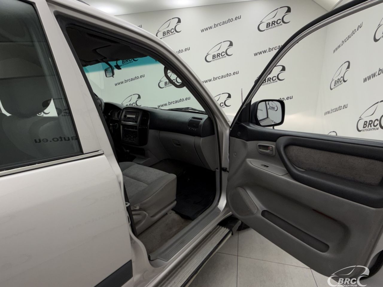 Toyota Land Cruiser | 7