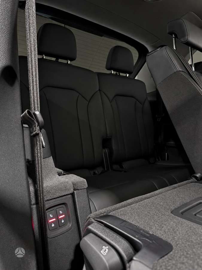 Audi Q7 | 7