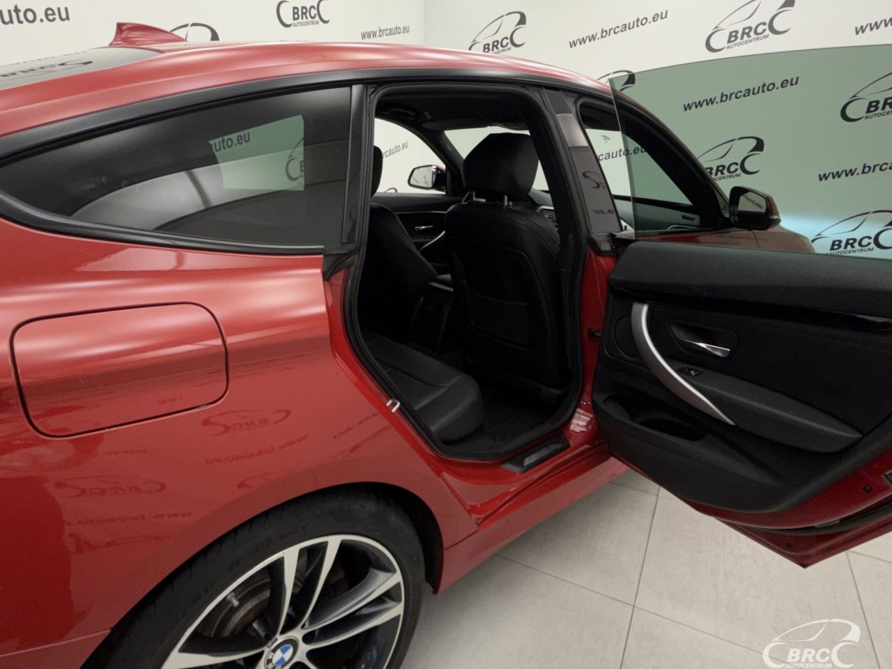 BMW 330 | 12