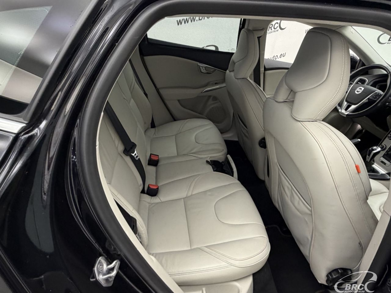 Volvo V40 | 11