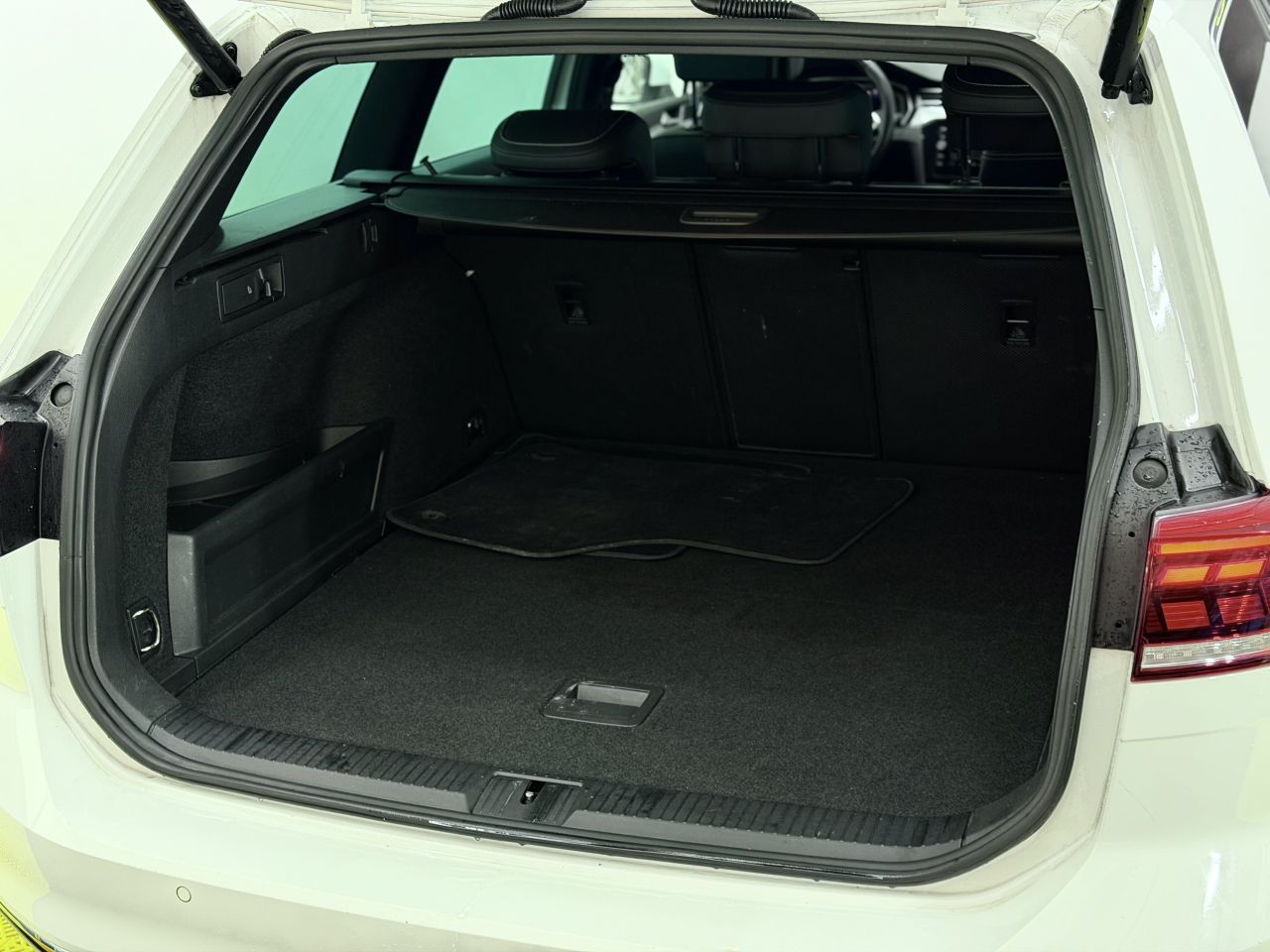 Volkswagen Passat | 12