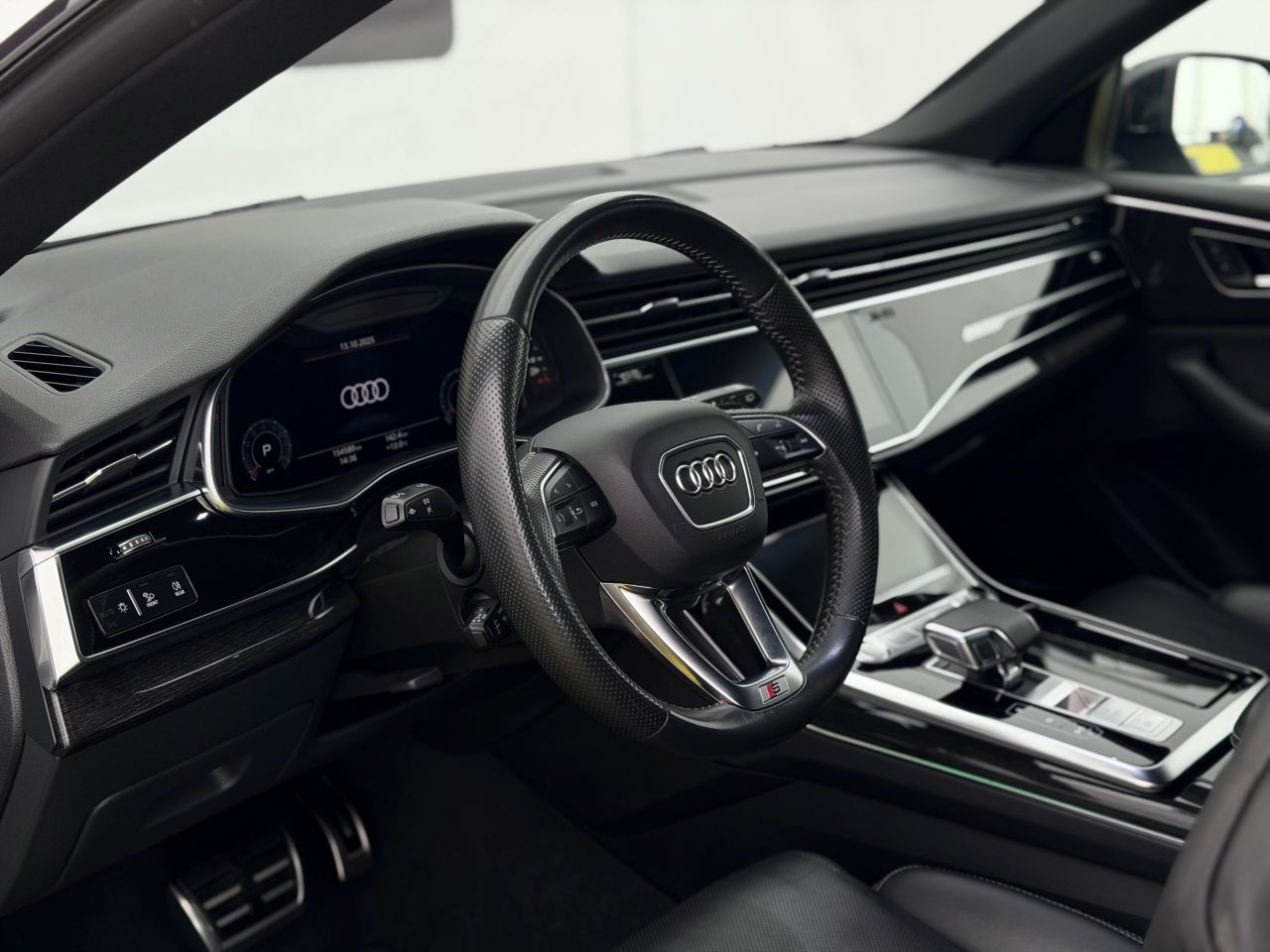 Audi Q8 | 8