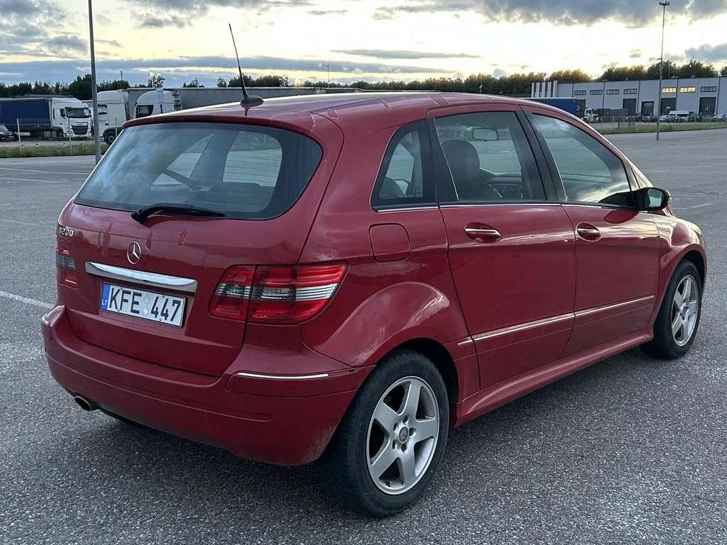 Mercedes-Benz B200 | 4