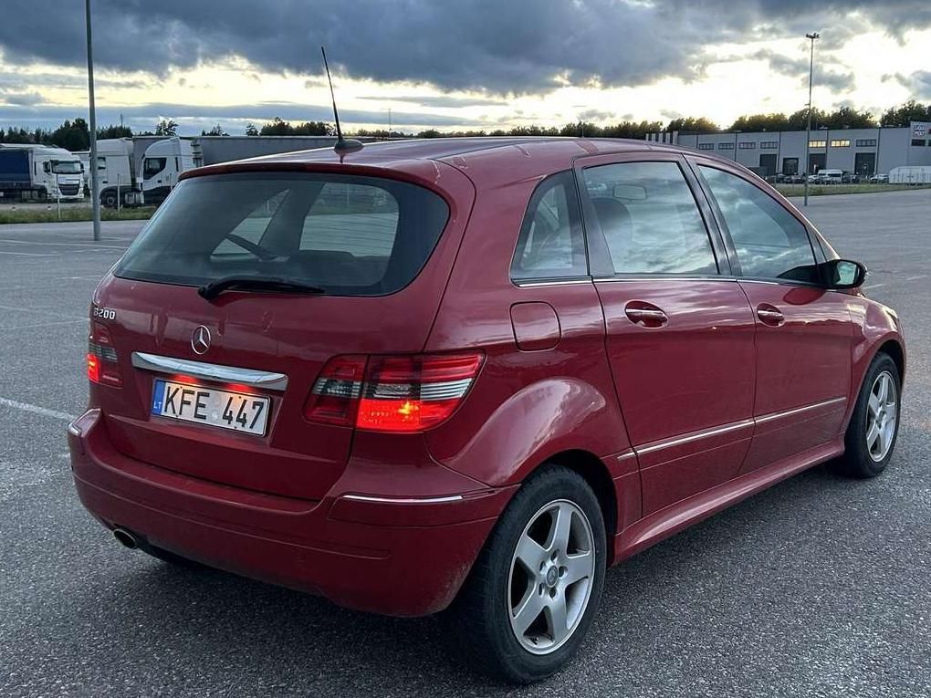 Mercedes-Benz B200 | 16