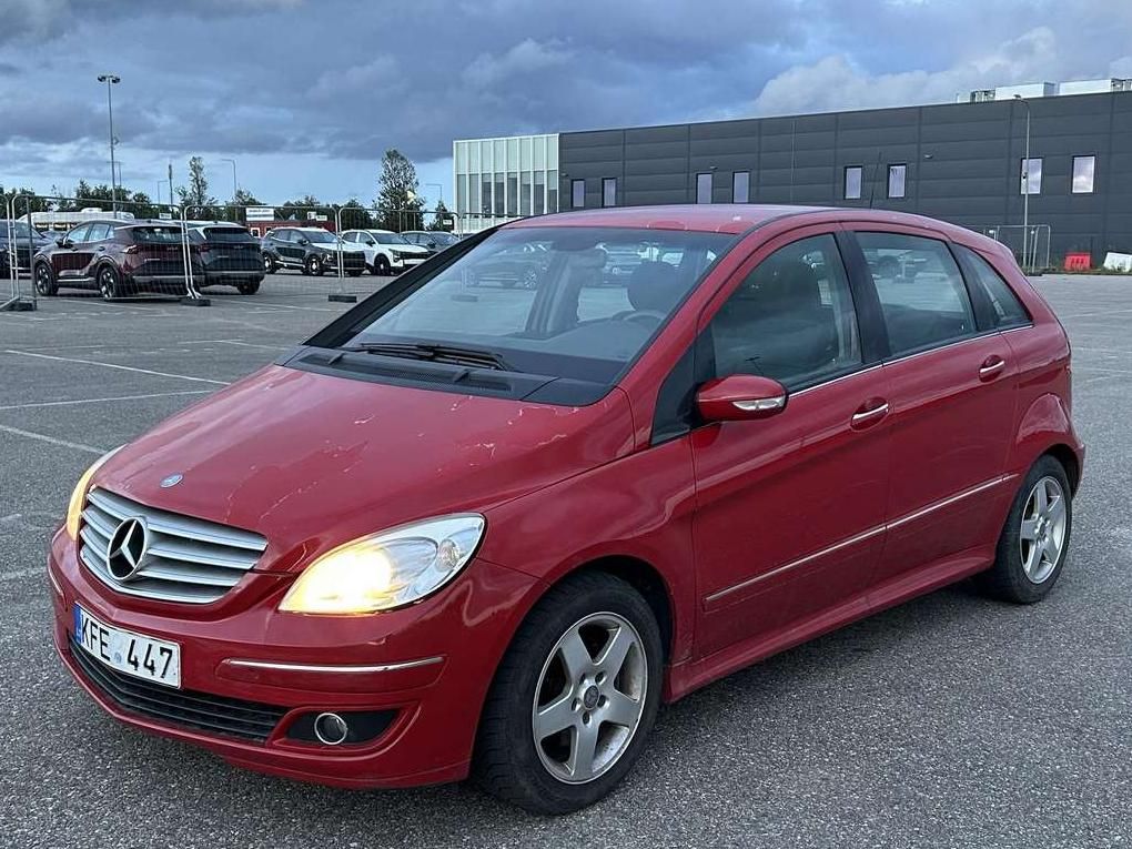 Mercedes-Benz B200 | 10