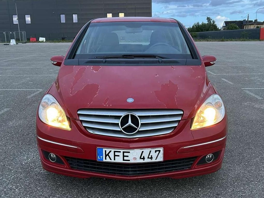 Mercedes-Benz B200 | 12