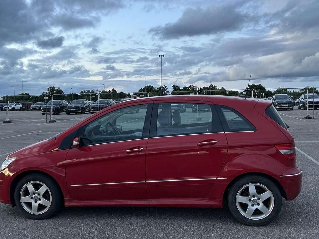 Mercedes-Benz B200 | 9