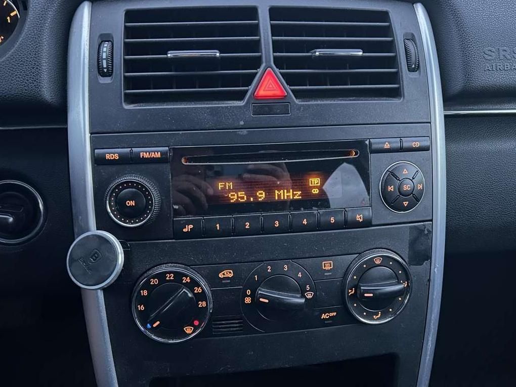 Mercedes-Benz B200 | 25