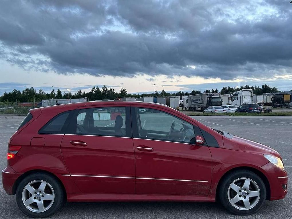 Mercedes-Benz B200 | 14
