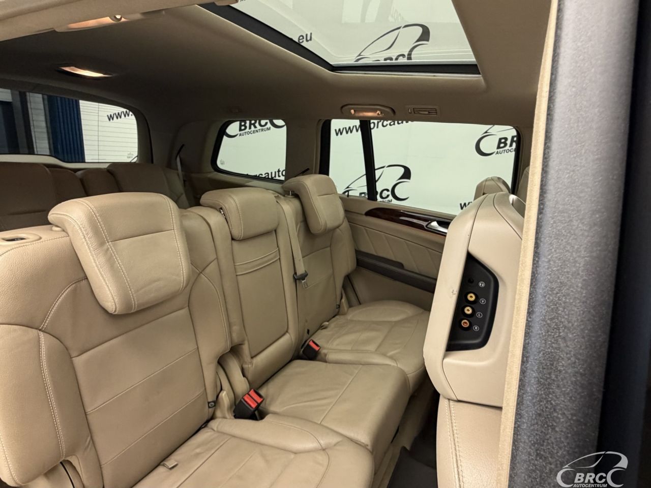 Mercedes-Benz GL350 | 11