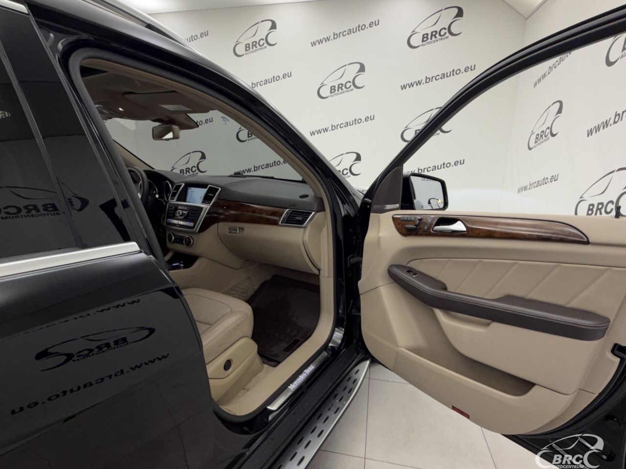 Mercedes-Benz GL350 | 7