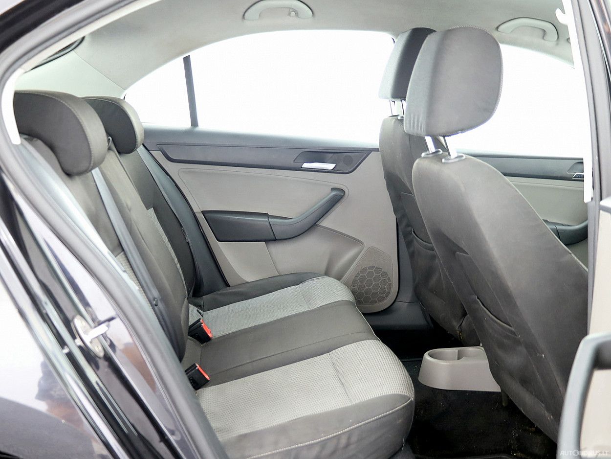 Seat | 6