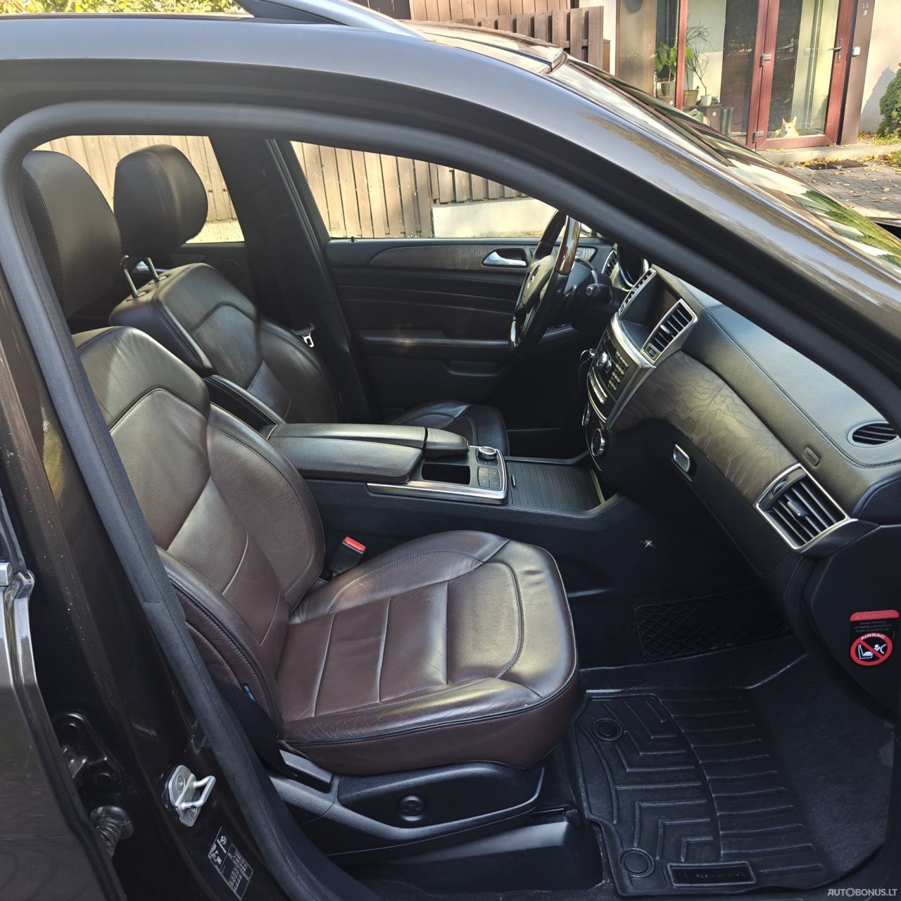 Mercedes-Benz ML350 | 9