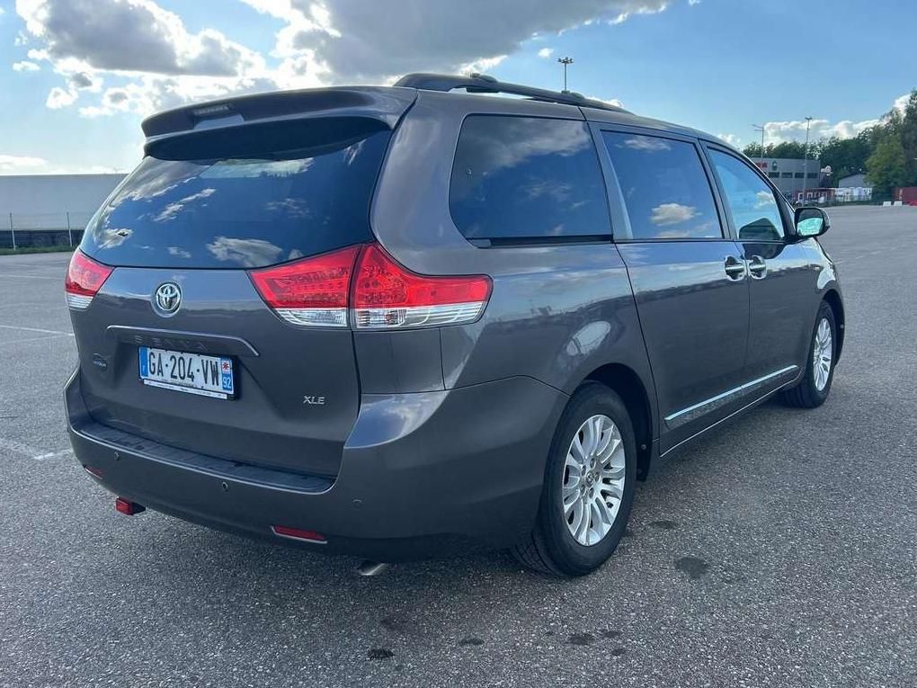 Toyota Sienna | 7