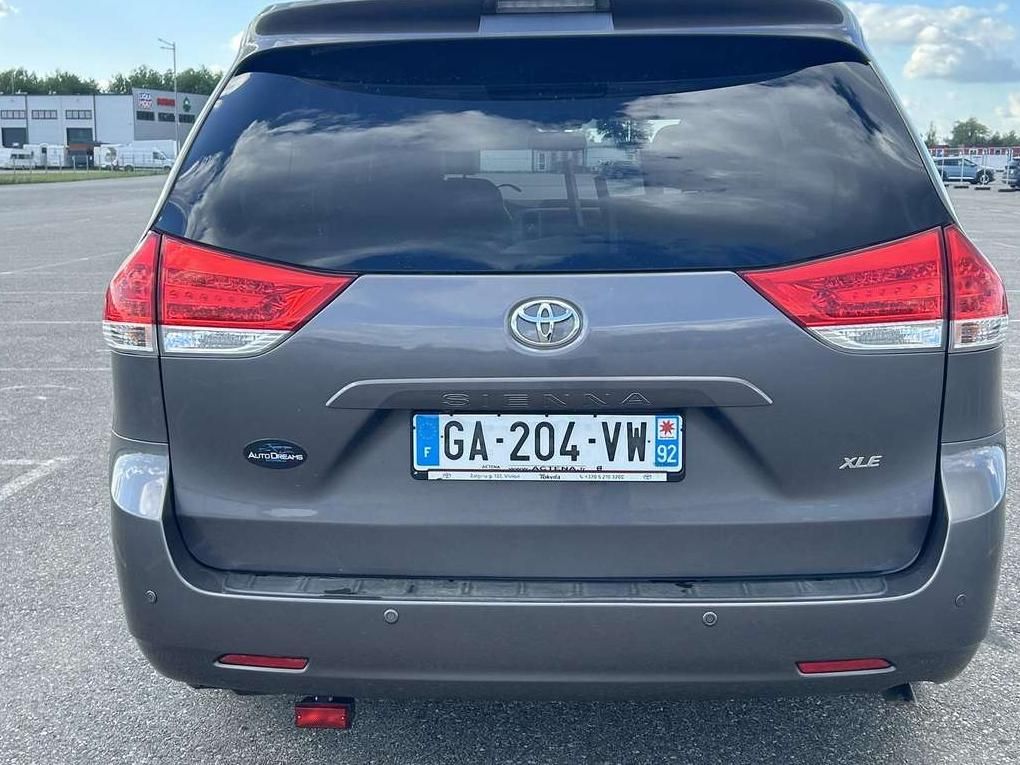 Toyota Sienna | 16