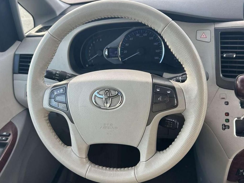 Toyota Sienna | 22