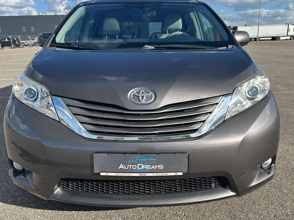Toyota Sienna | 3