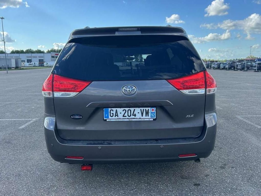 Toyota Sienna | 8