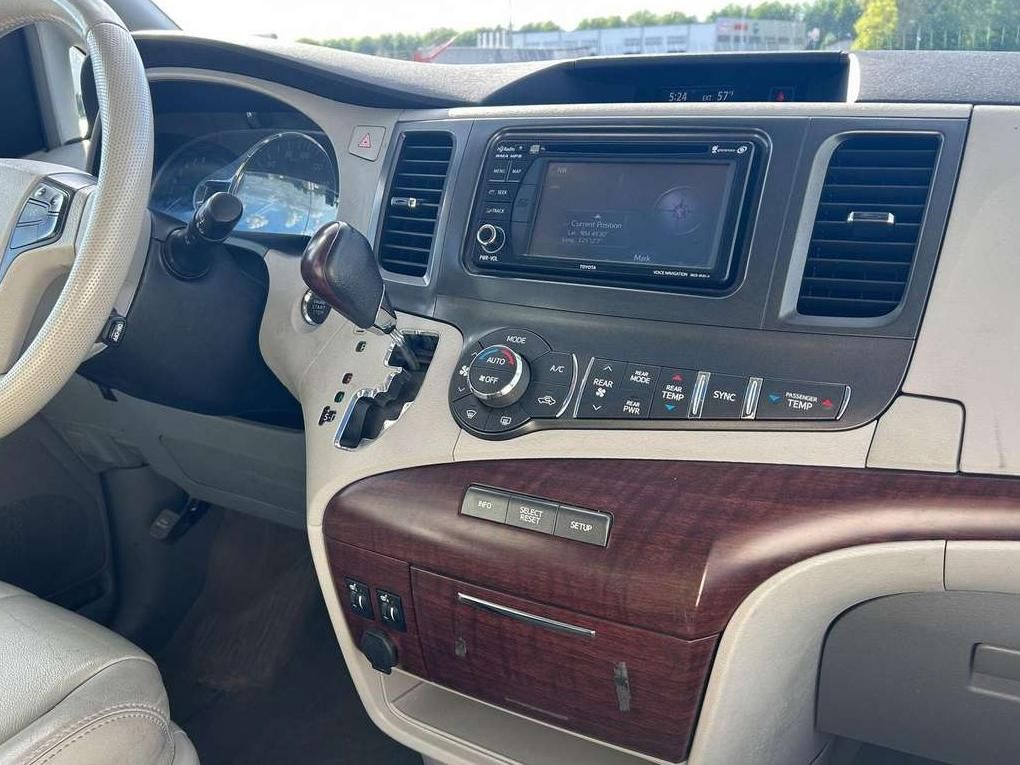 Toyota Sienna | 18