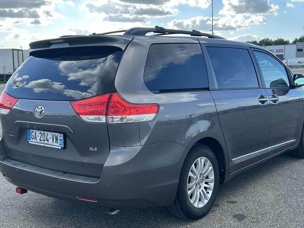 Toyota Sienna | 14