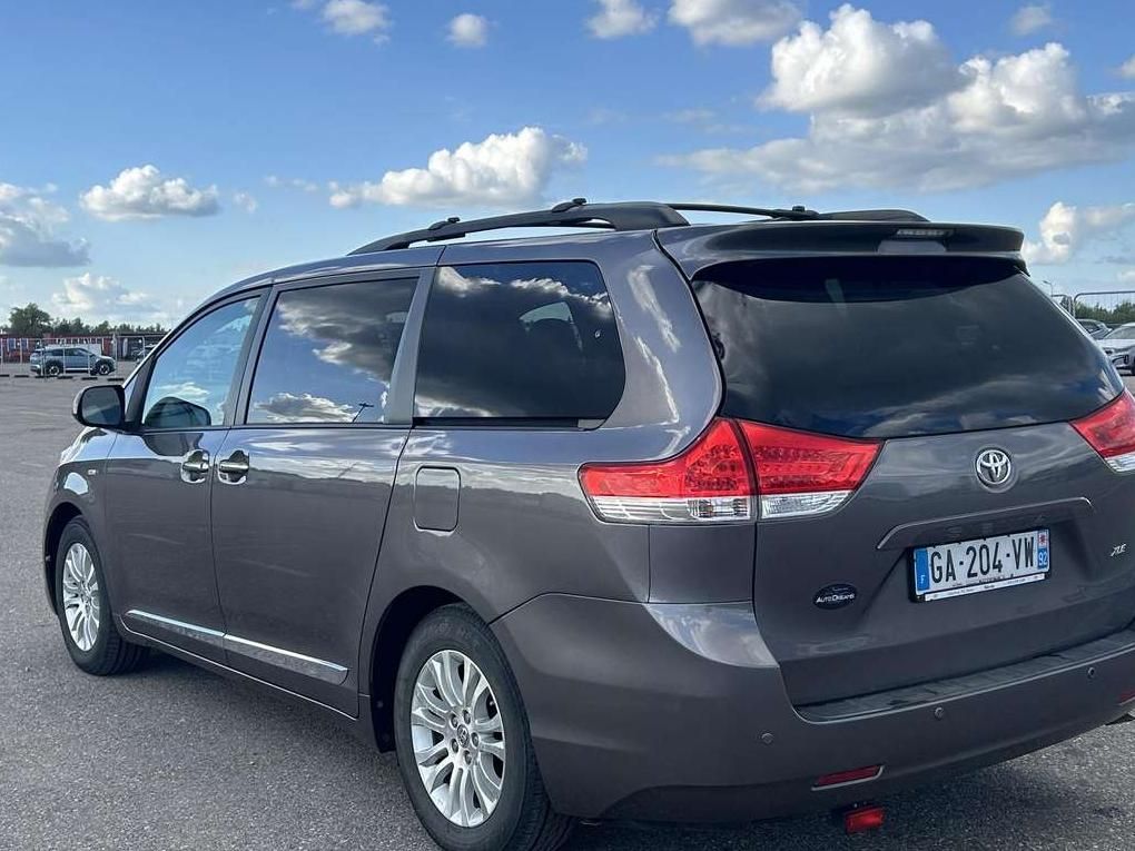 Toyota Sienna | 15