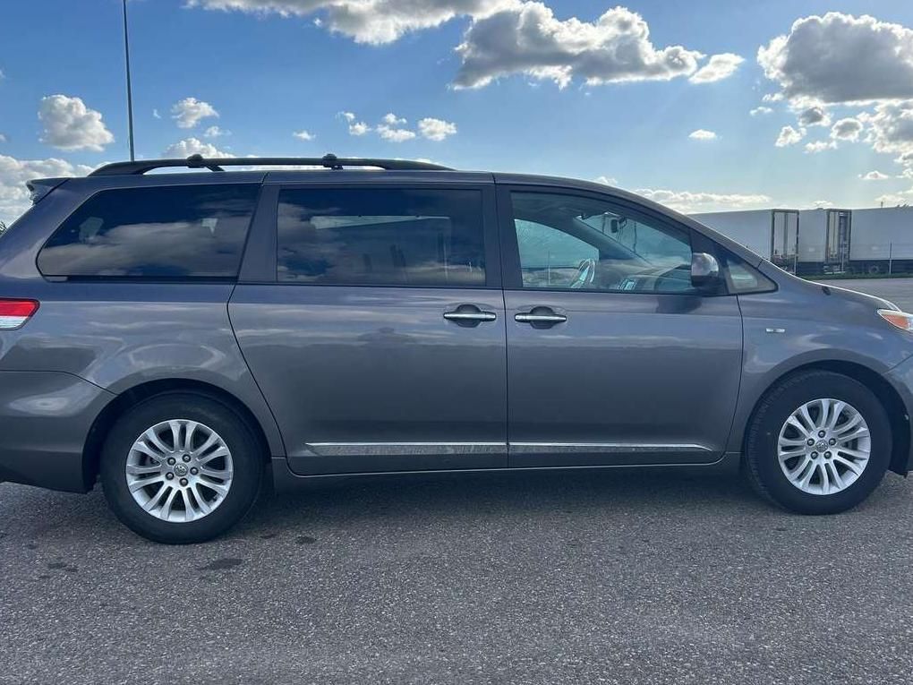Toyota Sienna | 12