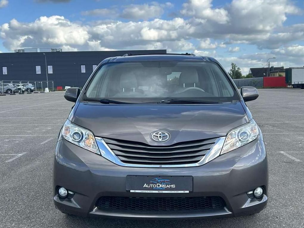 Toyota Sienna | 5