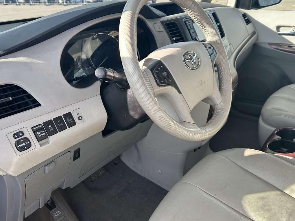 Toyota Sienna | 20