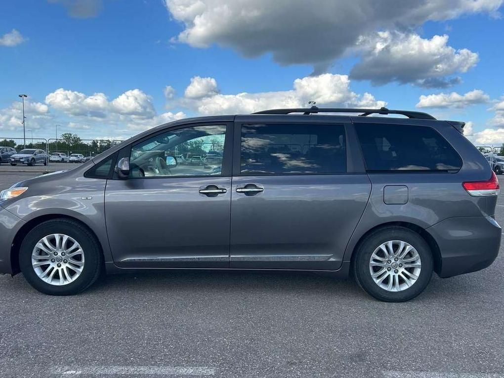 Toyota Sienna | 10