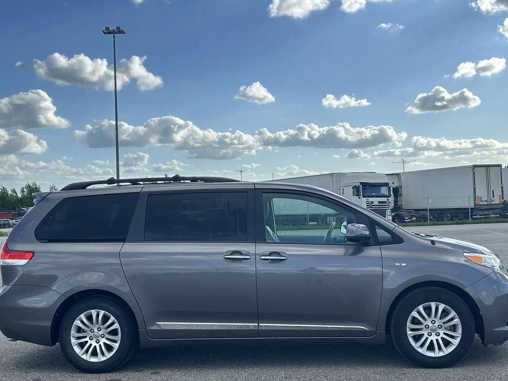 Toyota Sienna | 11