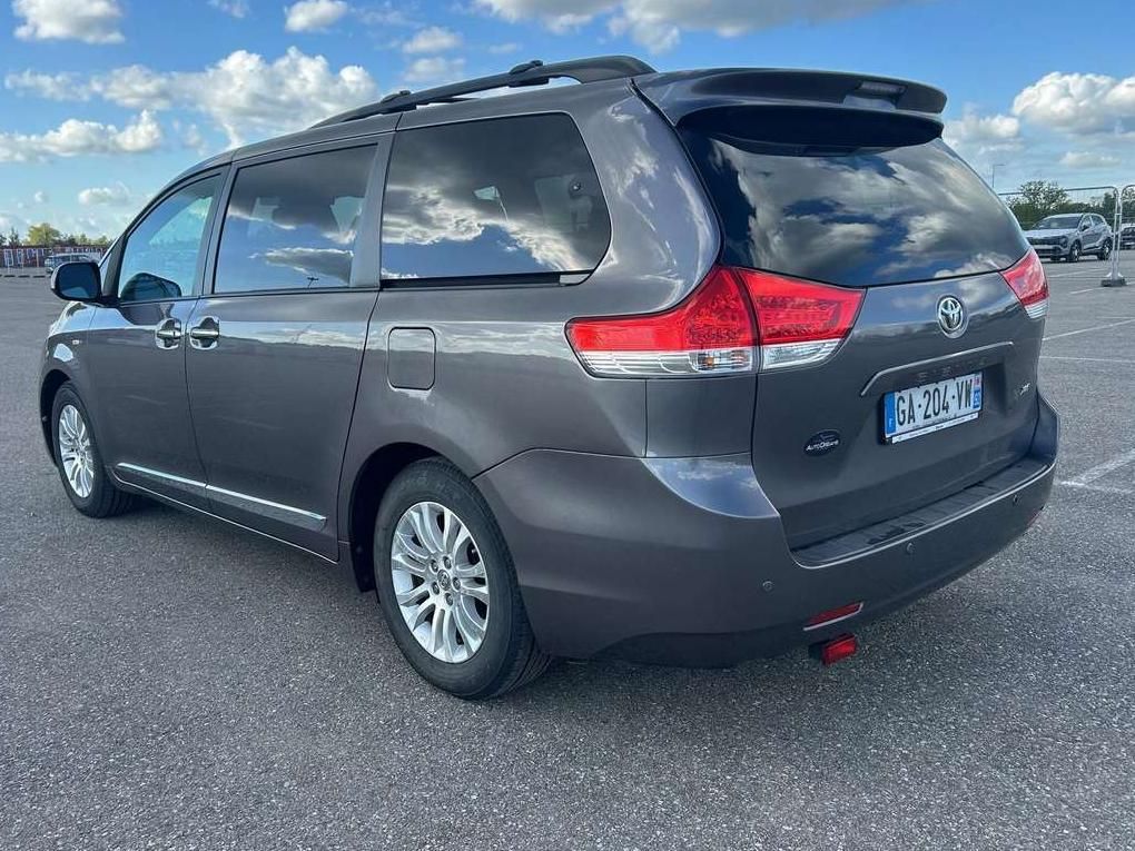 Toyota Sienna | 9