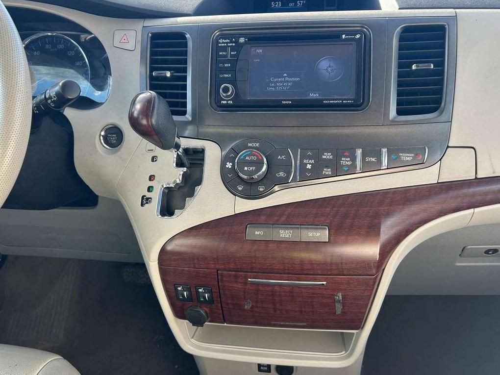 Toyota Sienna | 19