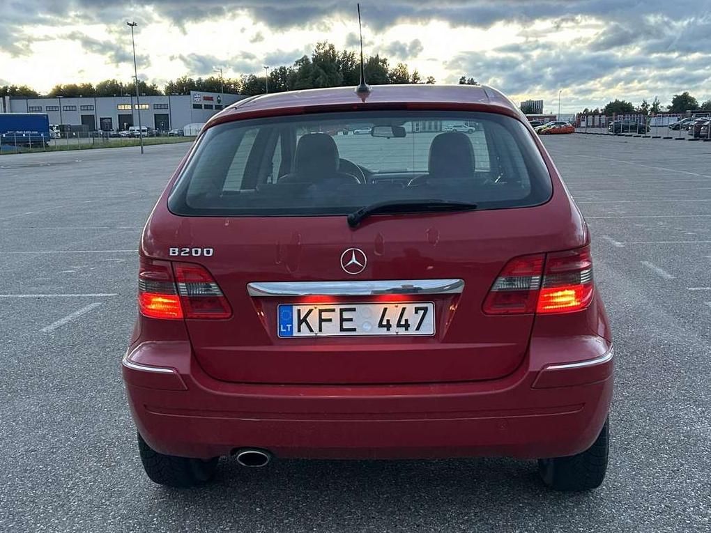 Mercedes-Benz B200 | 11
