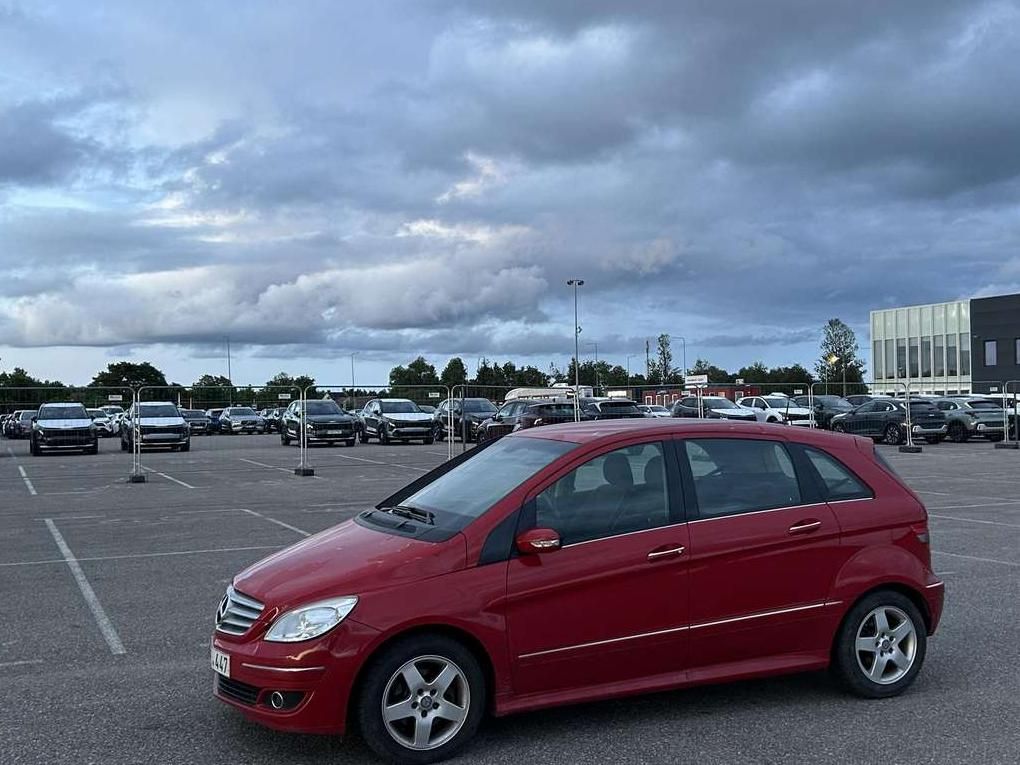 Mercedes-Benz B200 | 7