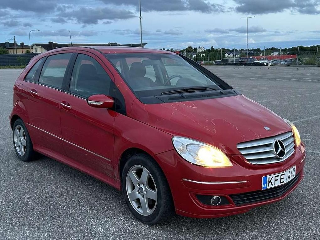 Mercedes-Benz B200 | 9