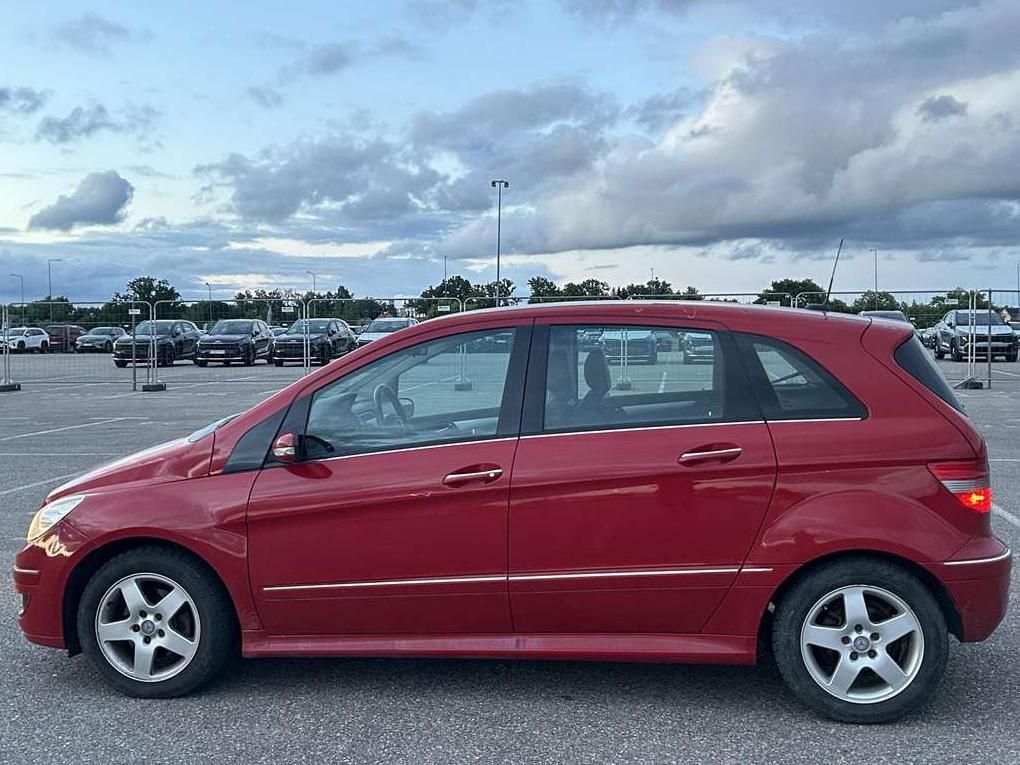 Mercedes-Benz B200 | 13