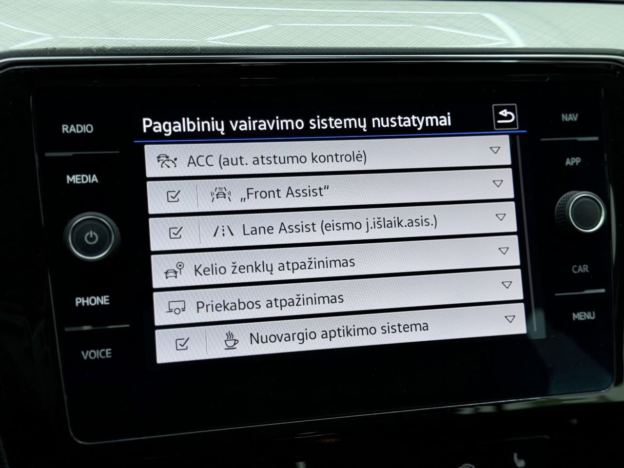 Volkswagen Passat | 27