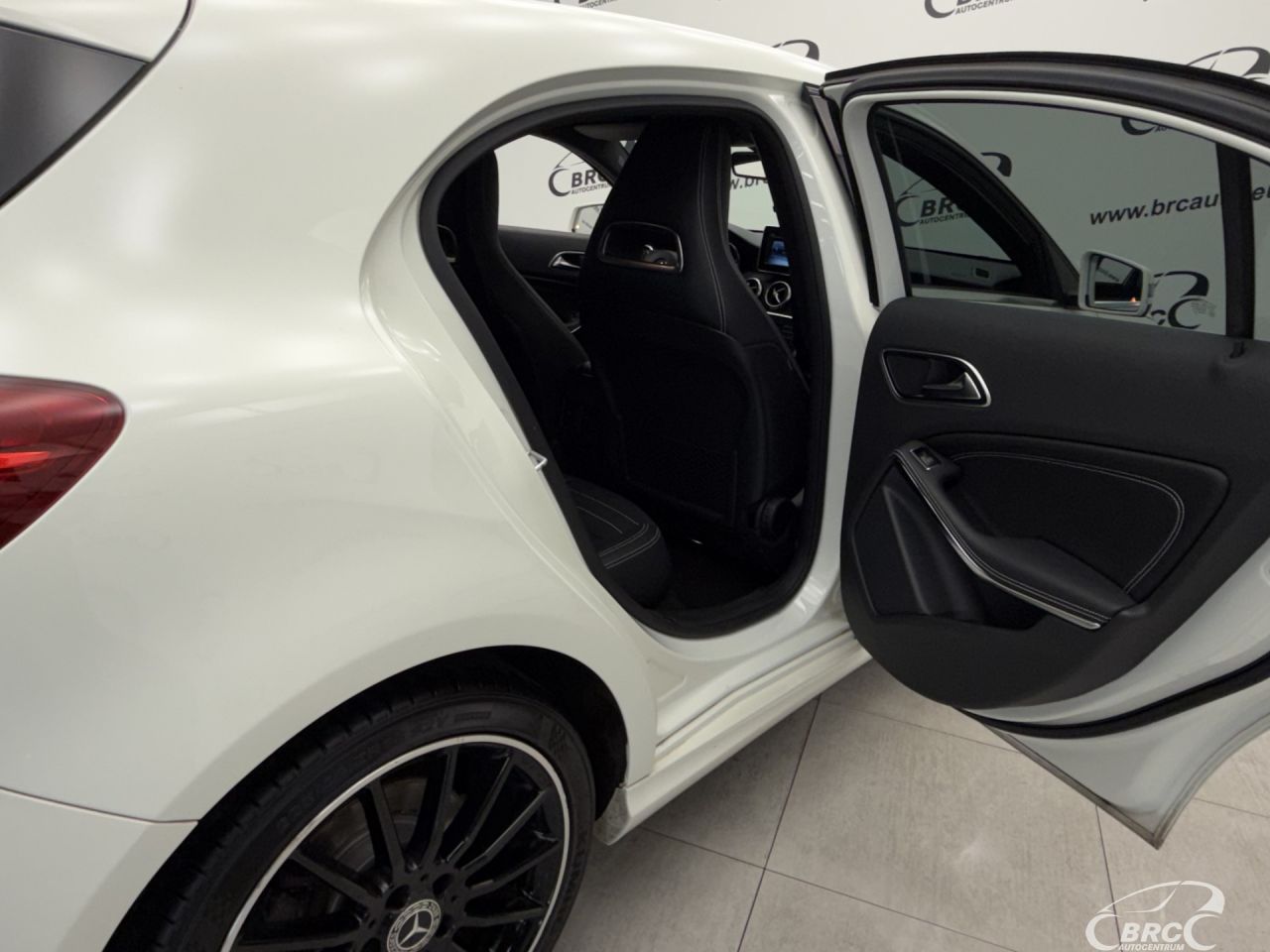 Mercedes-Benz A220 | 12