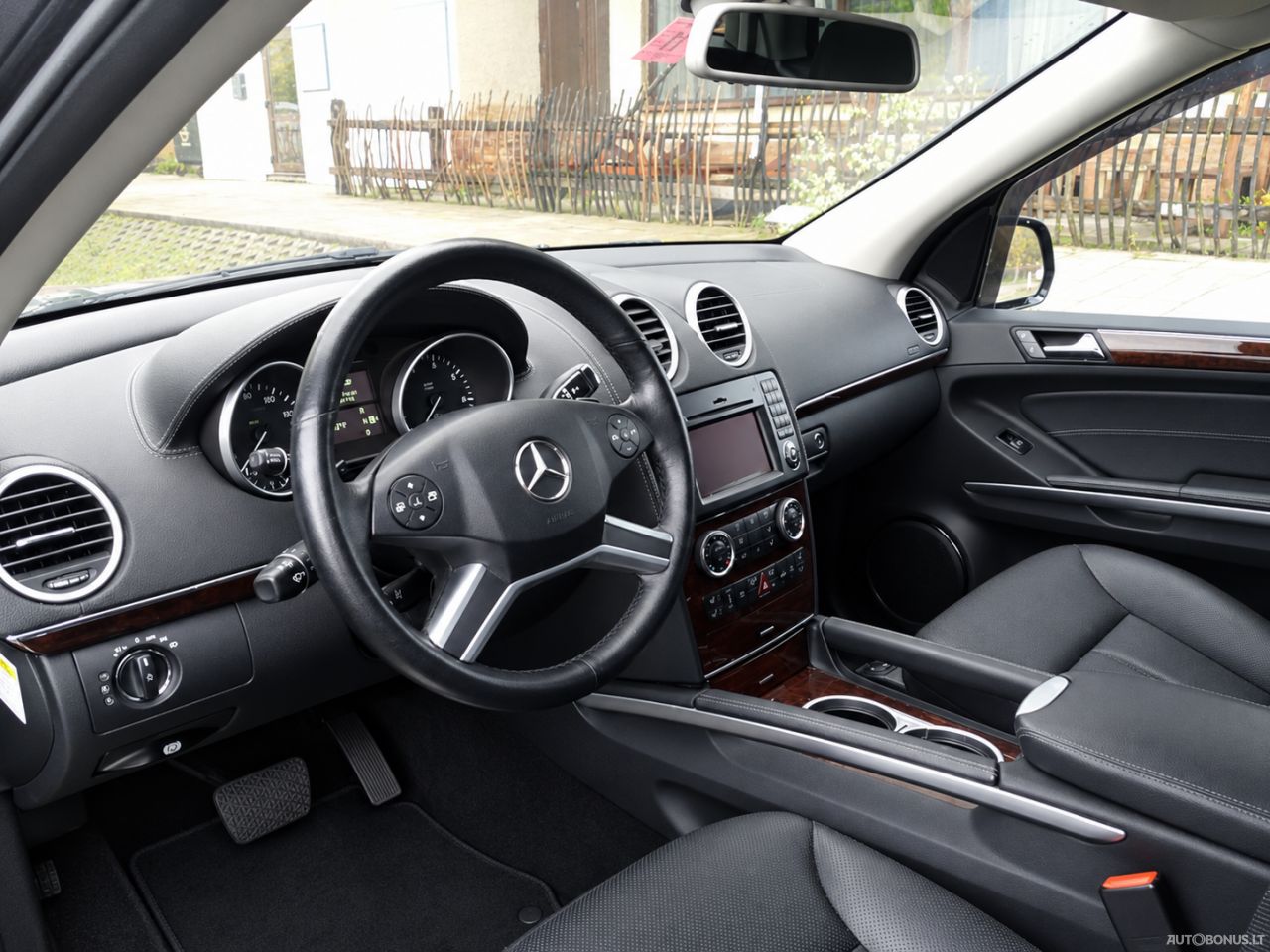Mercedes-Benz GL550 | 4